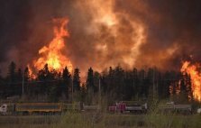 Evacuation by road during the Fort McMurray wild fire